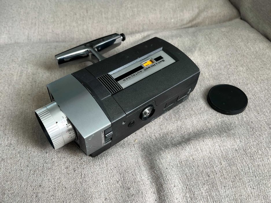 Cameră Bell & Howell Super 8 model 8432S vintage nefuncțională gentuta