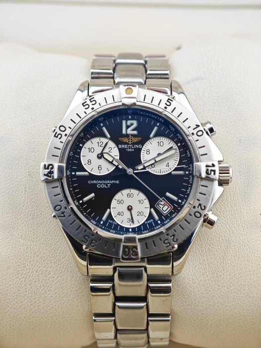 Breitling Colt Chronograph 
и Versace Aion 
A53035