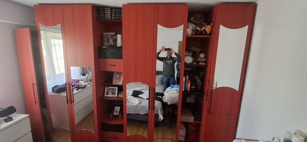 Vand dulap pret usor negociabil