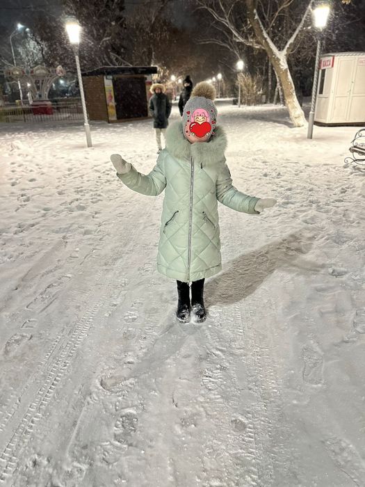 Продам зимнюю куртку для девочки