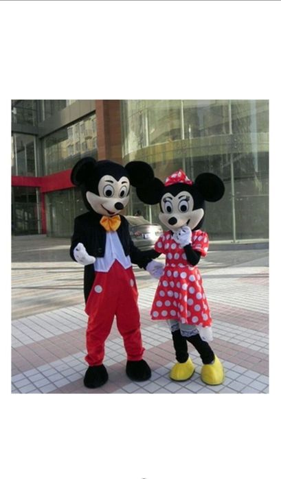 Închiriez costum Mickey Mouse