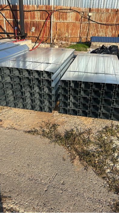 Profile zincate pentru container