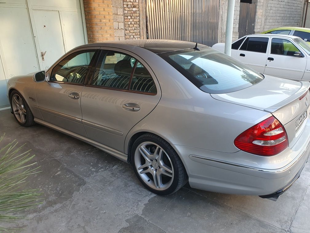 Mercedes benz E55 AMG