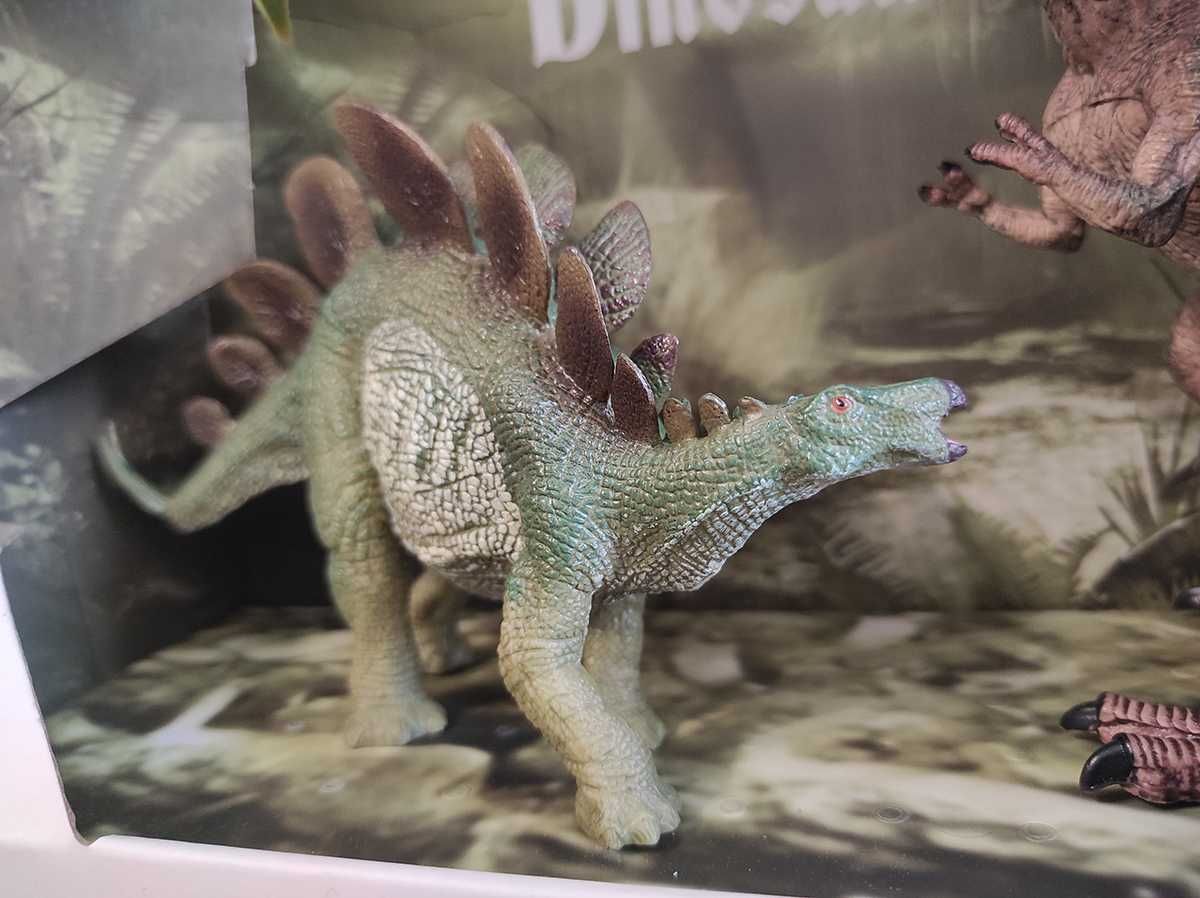 Набор динозавров (Тираннозавр + Кентрозавр)