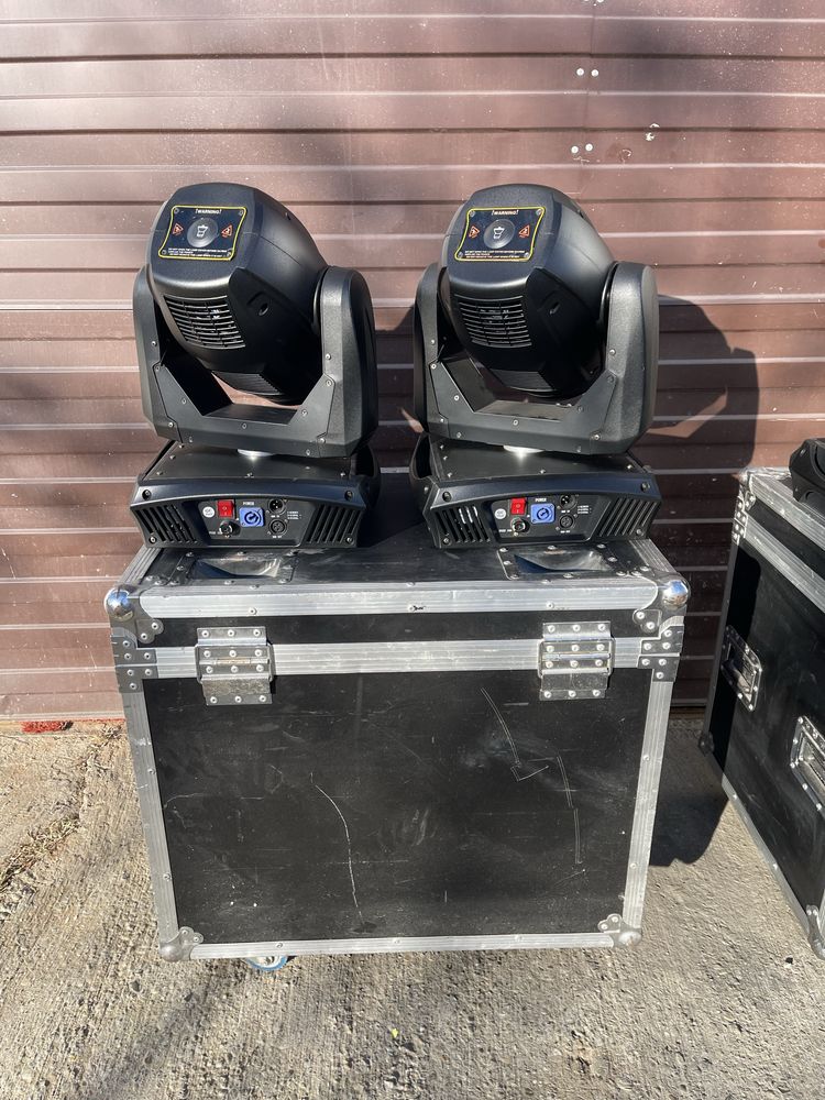 Vand / schimb moving head 4 bucati + case-uri duble