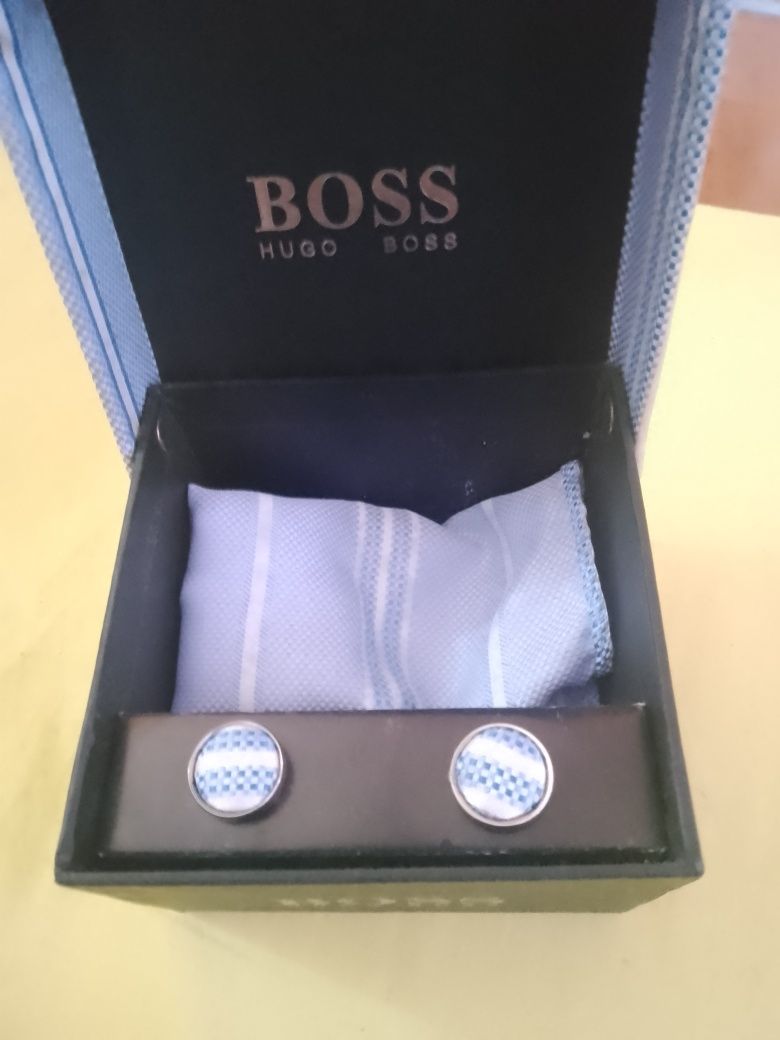 Vând butoni Hugo boss+ batista inclusă