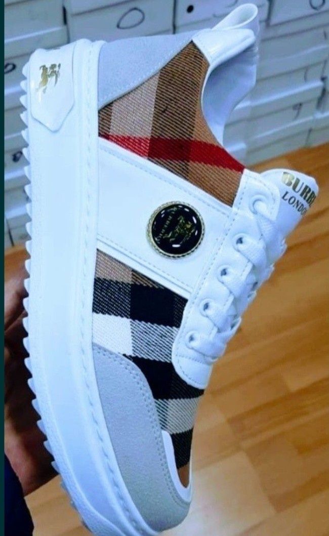 Adidasi dama super model import Italia, logo metalic, saculet,eticheta