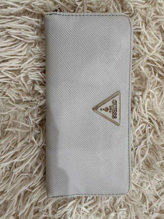 Дамски портфейл на Guess
