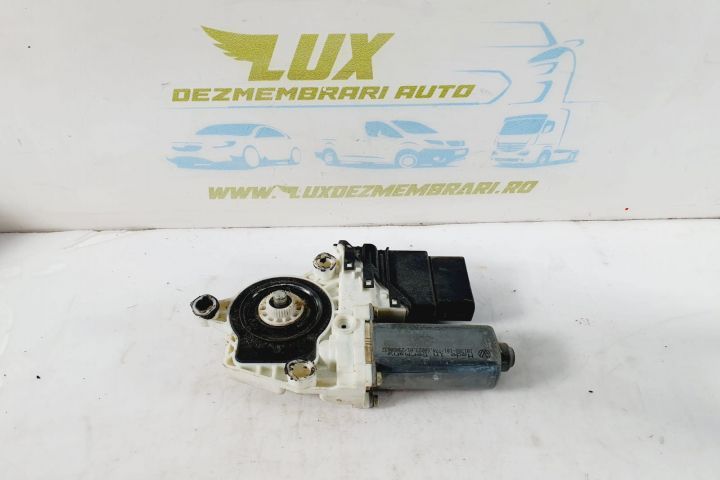Motoras macara geam dreapta spate 1j4959812c Volkswagen VW Bora 1 seria