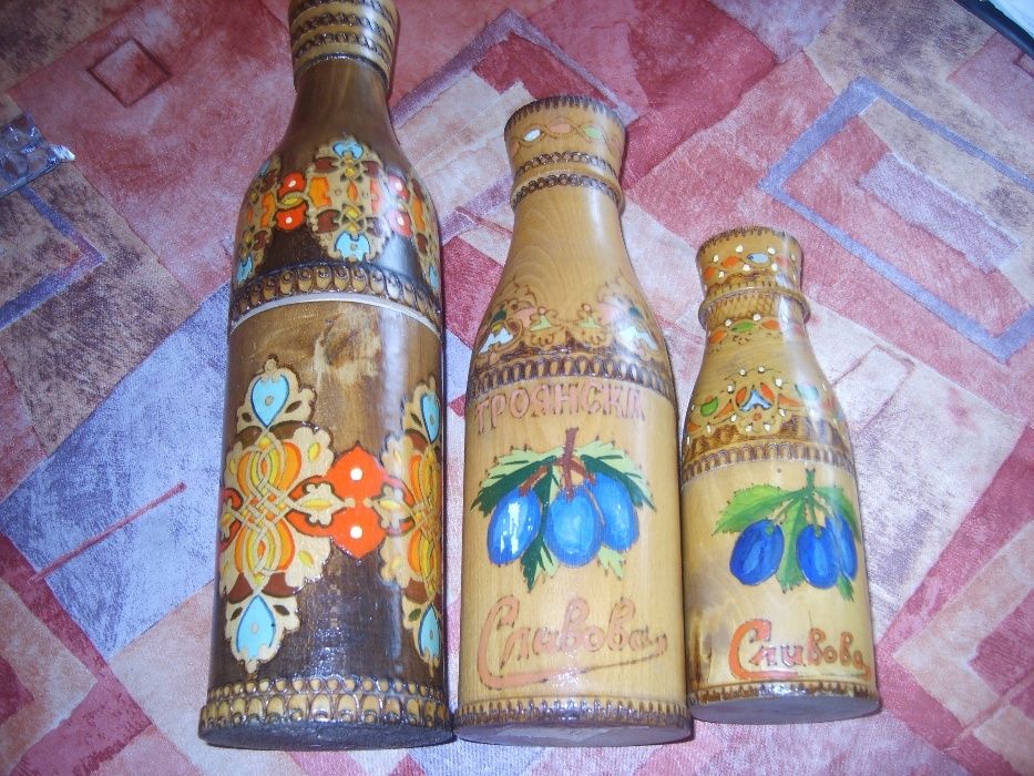 Пирографирана дървени бутилки и дървена индийска кутия