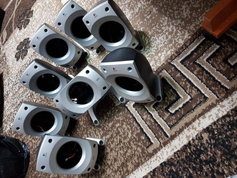 Vând carcase sateliţi Z5500