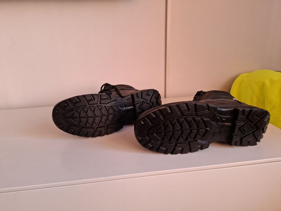 Bocanci de protecție,noi, piele bovină, cu bombeu metalic, marine 41