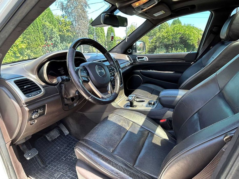 Grand Cherokee Summit