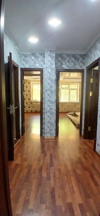 Kartika sotiladi 1 etaj..Продается квартира сзади кафе "Европа"