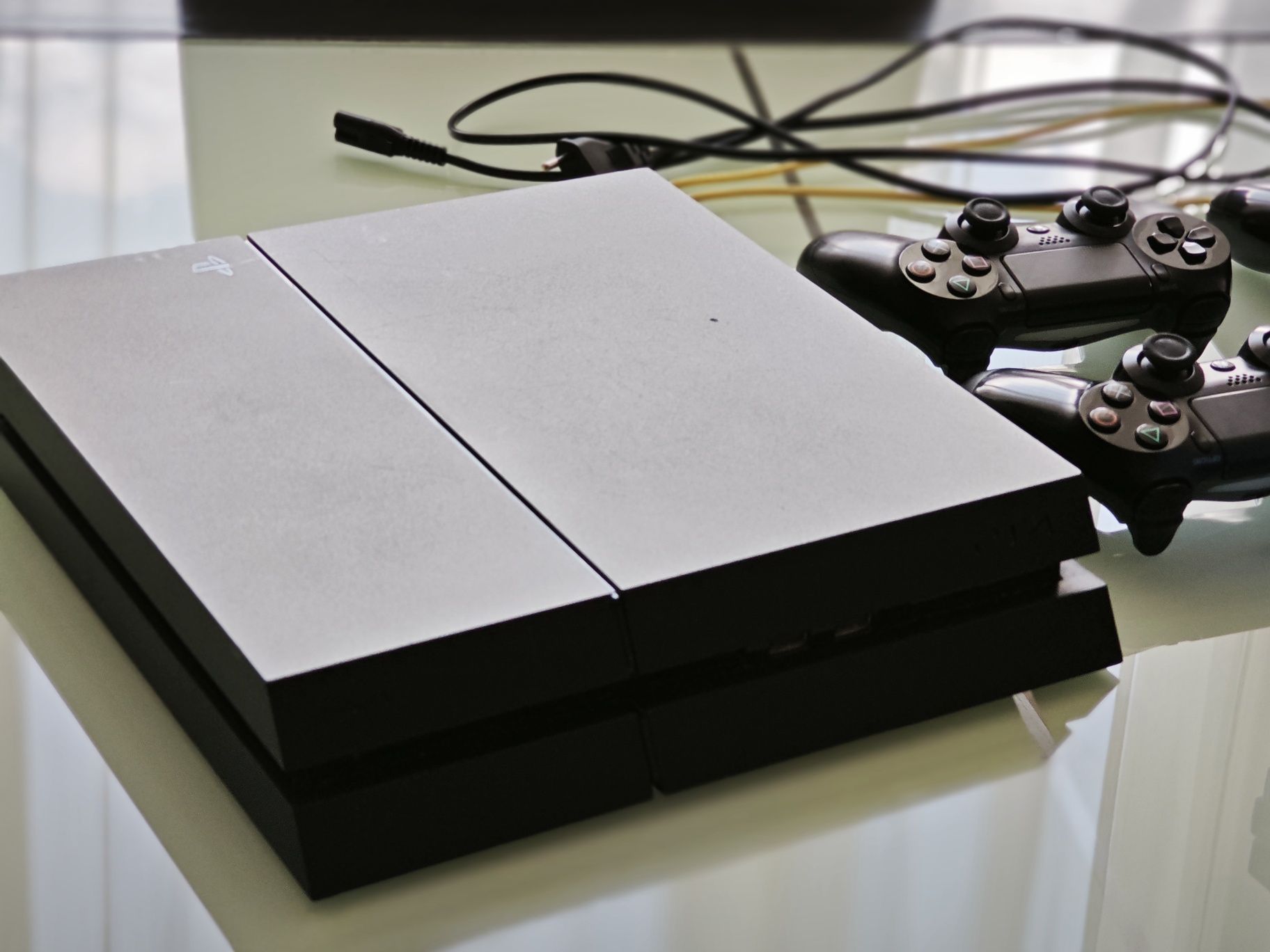 Продам PlayStation 4