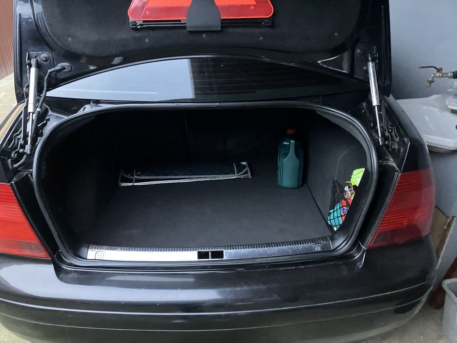 Volksvagen Bora 1,6 din2003