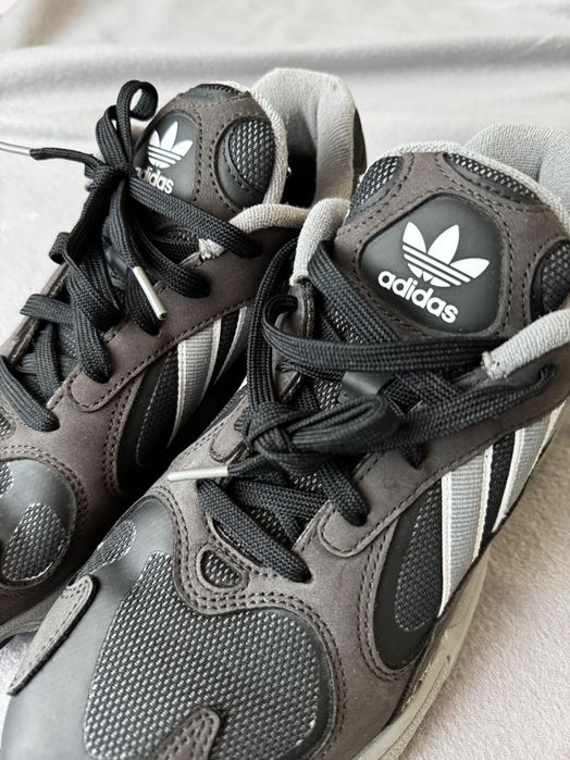 Оригинальные кроссовки adidas 39, 40 размер