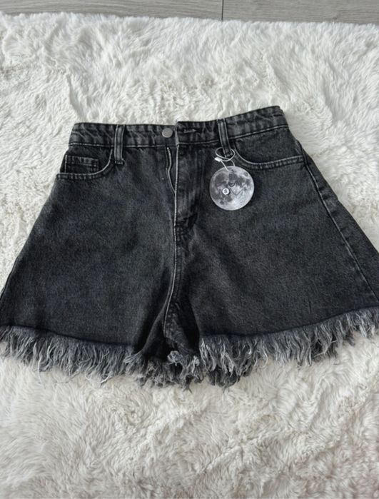Pantaloni scurți blugi – noi cu etichetă