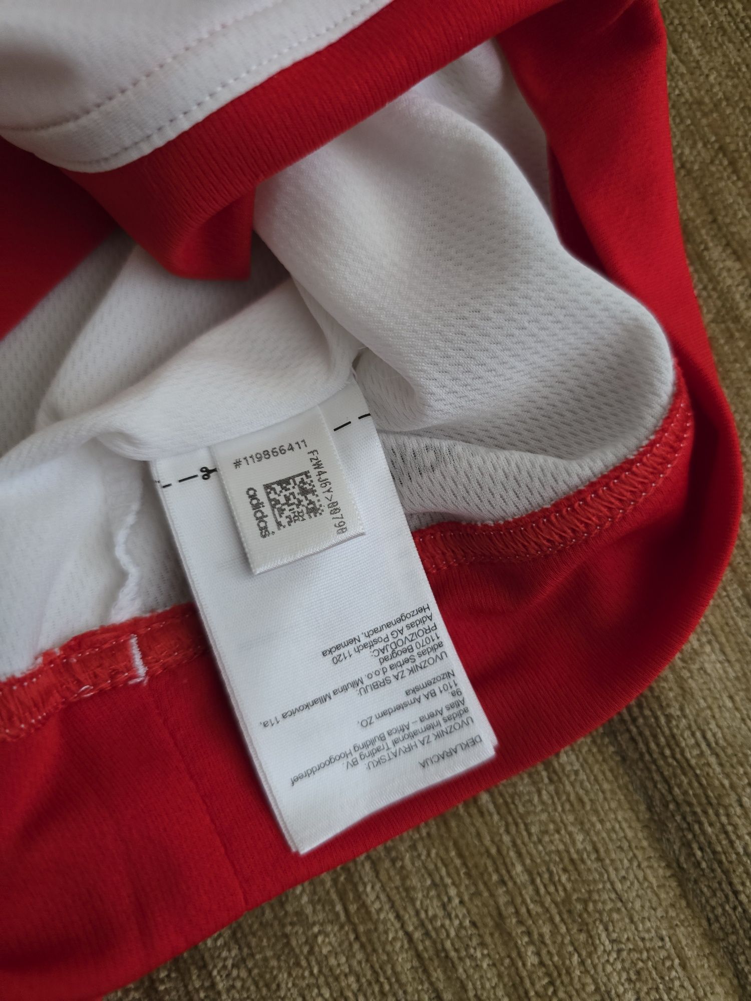 Оригинална дамска тениска  на Adidas