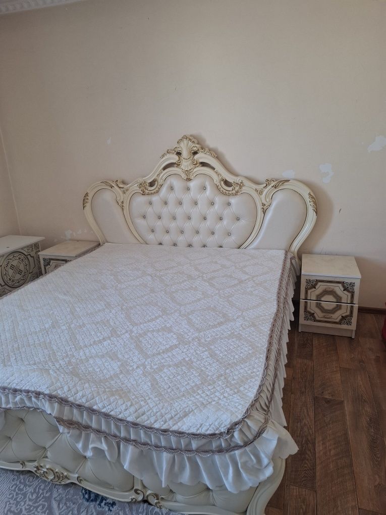Продаётся спальная гарнитура, манеж
