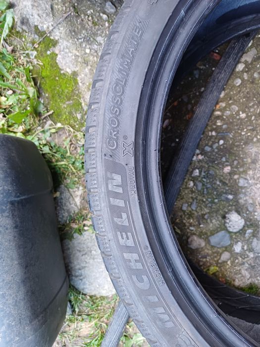 Vând 2 anvelope de iarna 225 40 r18 MICHELIN foarte bune