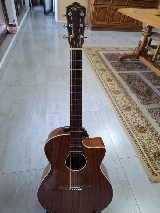 Chitară electroacustica