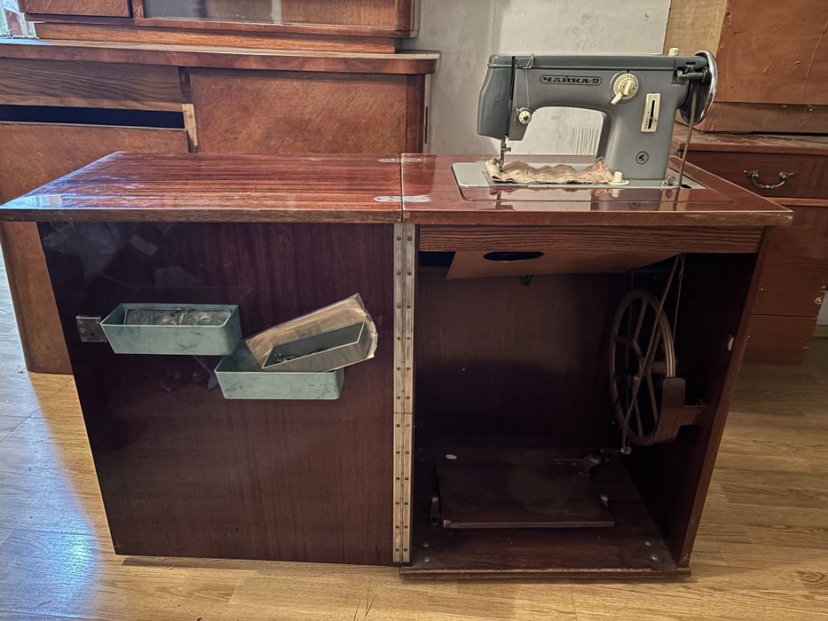 Швейная машинка Чайка 2