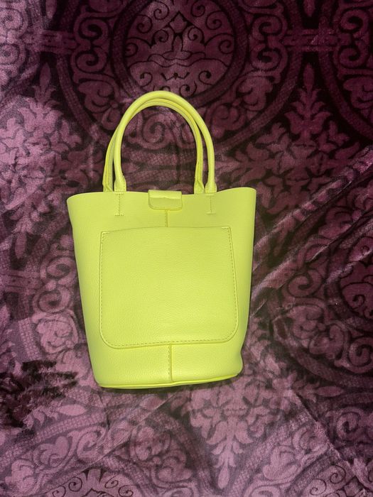 Дамска неонова чанта