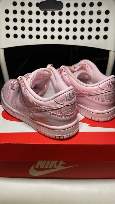 De vanzare Adidasi NIKE DUNK LOW SE (GS) nr 36,noi,in cutie