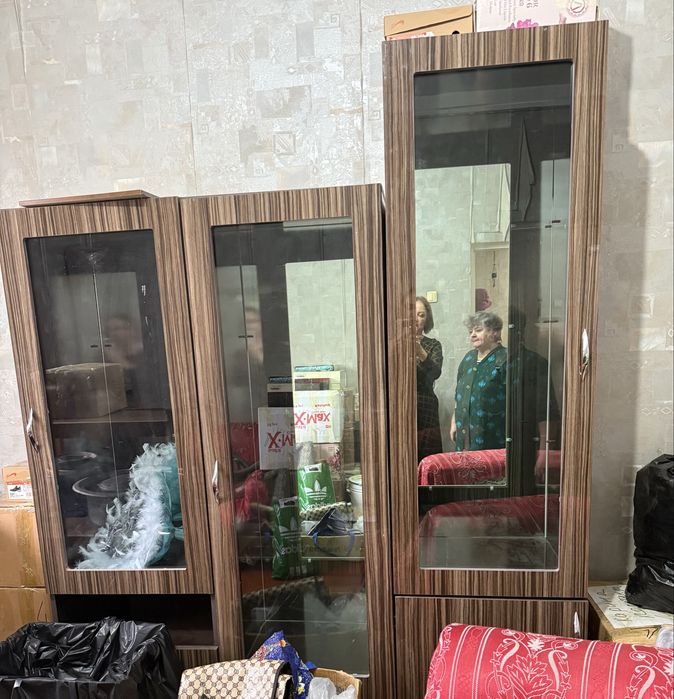 Мебель горка ,с тумбой в отличном состоянии