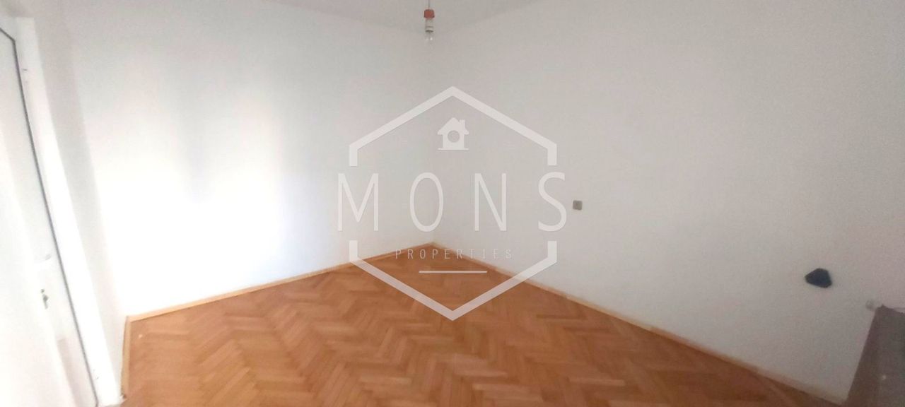 Продава се Тристаен апартамент в Габрово, Център - 53 кв.м за 818 €/кв.м - Снимка #2
