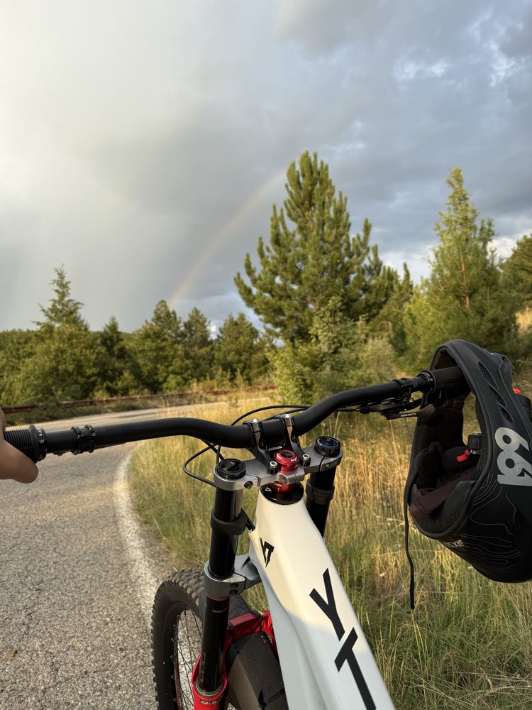 YT Tues Carbon Pro 29’ (L) (Trek,Specialized,Demo,Scott,Drag,DH)