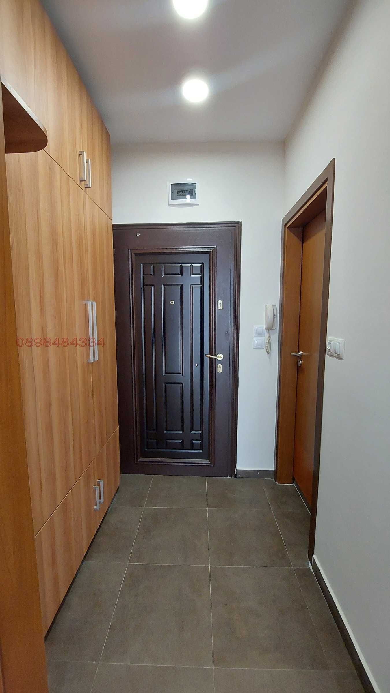 Отдава под наем едностайно ателие