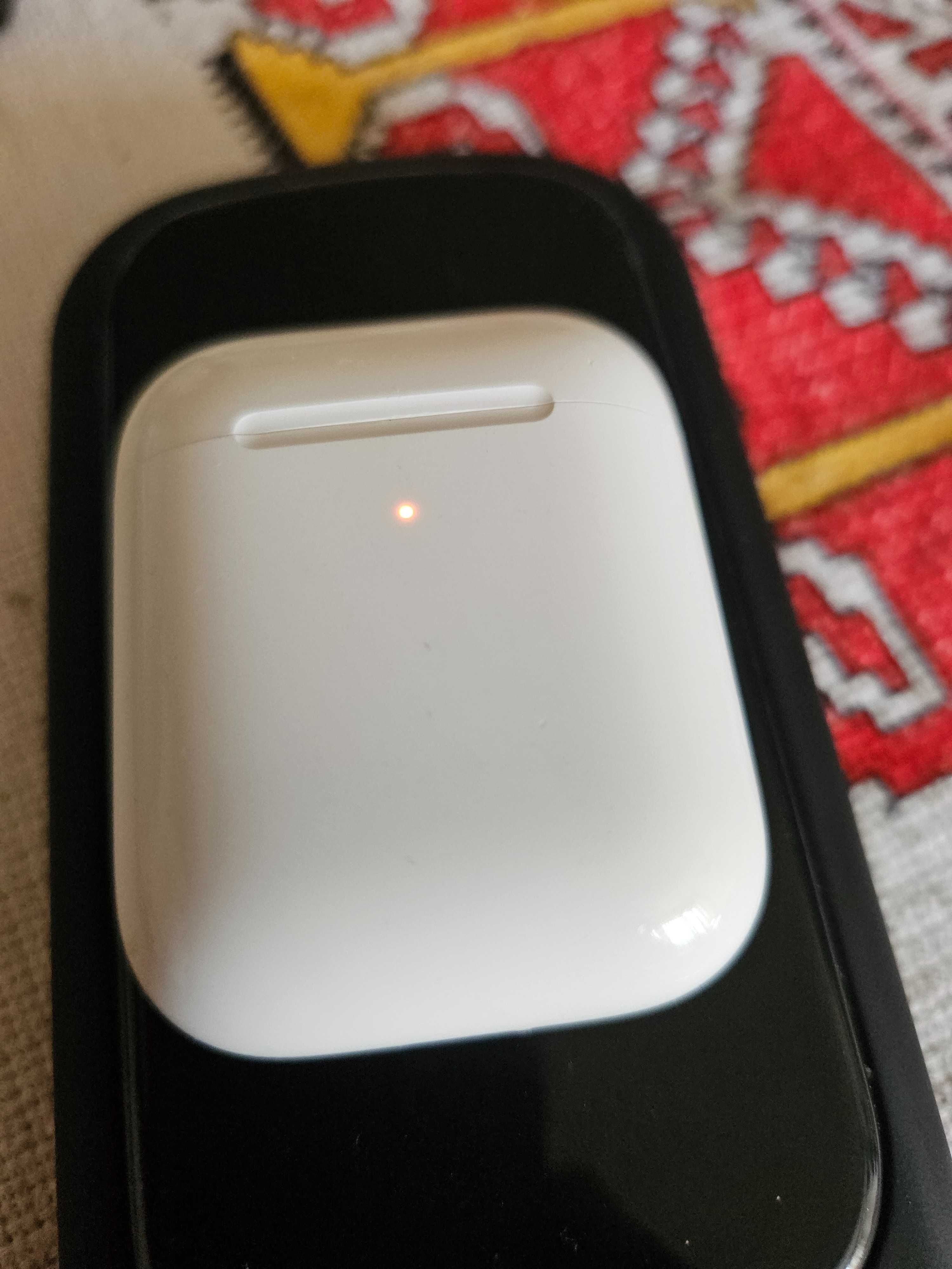 Apple AirPods 2 ,кутия с безжично зареждане