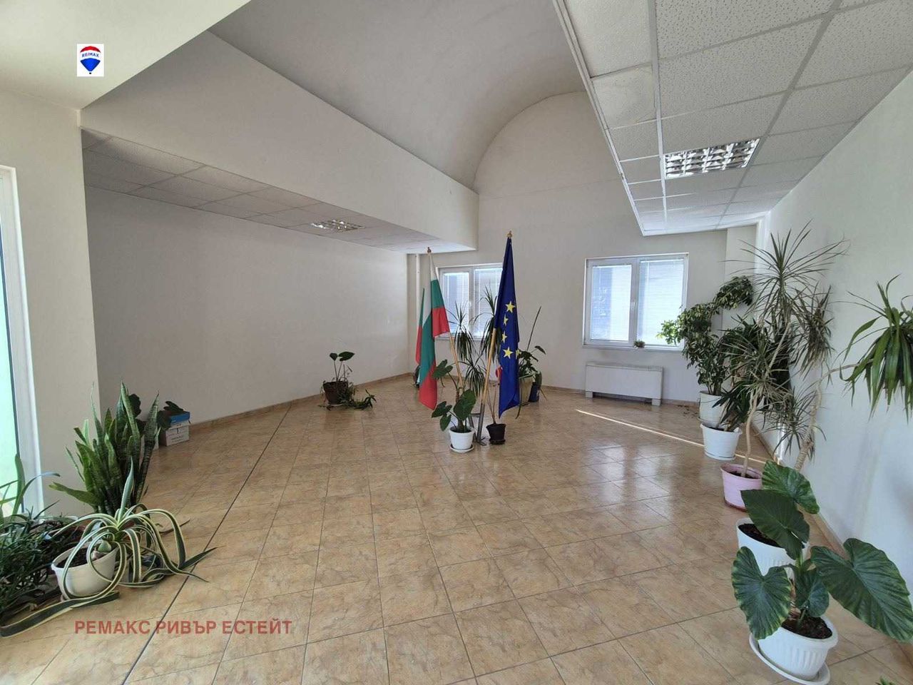 Дава се под наем Склад в Русе, Промишлена зона - Изток - 2406 кв.м за 5900 € - Снимка #12