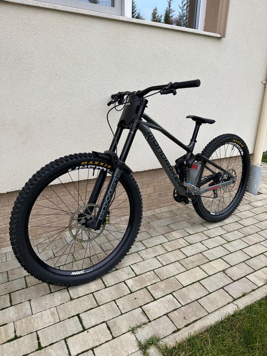Vănd bicicleta de downhill mondraker summum