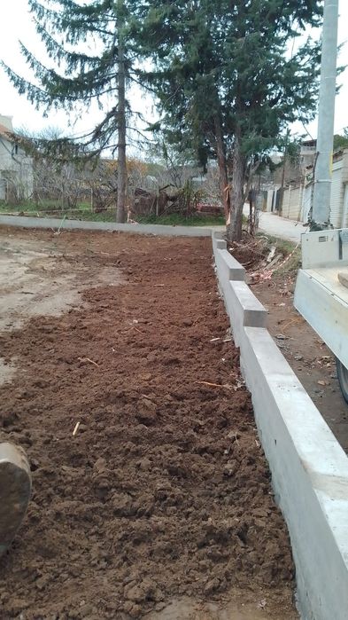 Извършвам строителни услуги