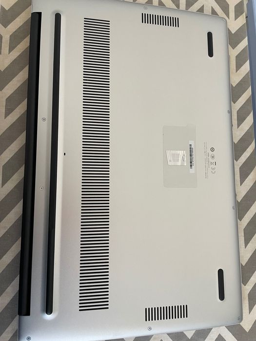 Laptop Huawei, stocare 512 GB SSD, Intel UHD 620, CPU Intel I5-10210U.