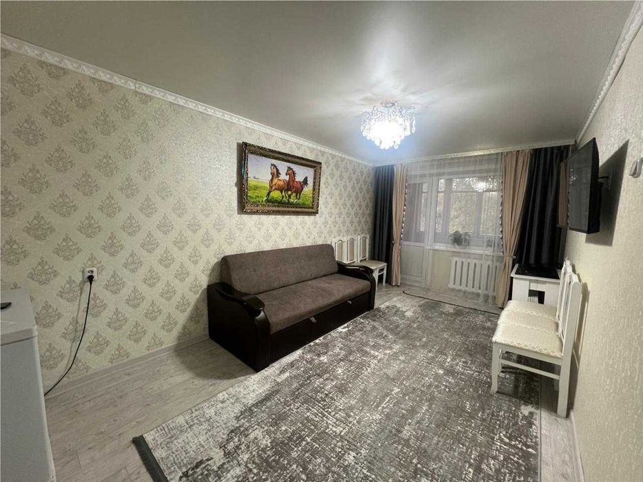 Срочно продам 2-комнатную квартиру с ремонтом на 16 мкр, 2/5