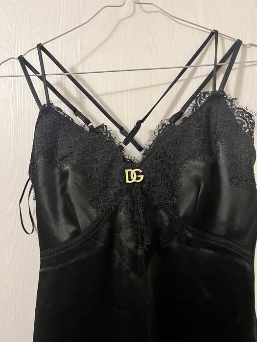 Дамска черна сатенена рокля GUESS