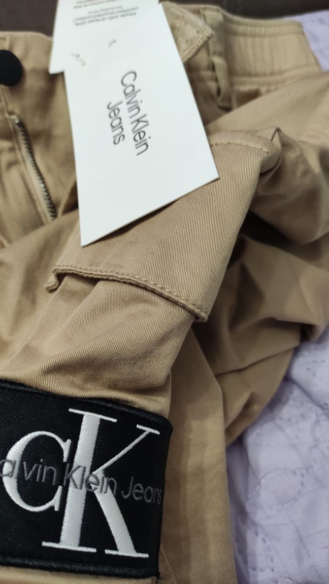 Нови Calvin Klein Jeans M size мъжки къси панталони