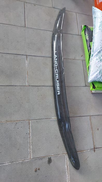 Машина  LC 100 ветровик для капота