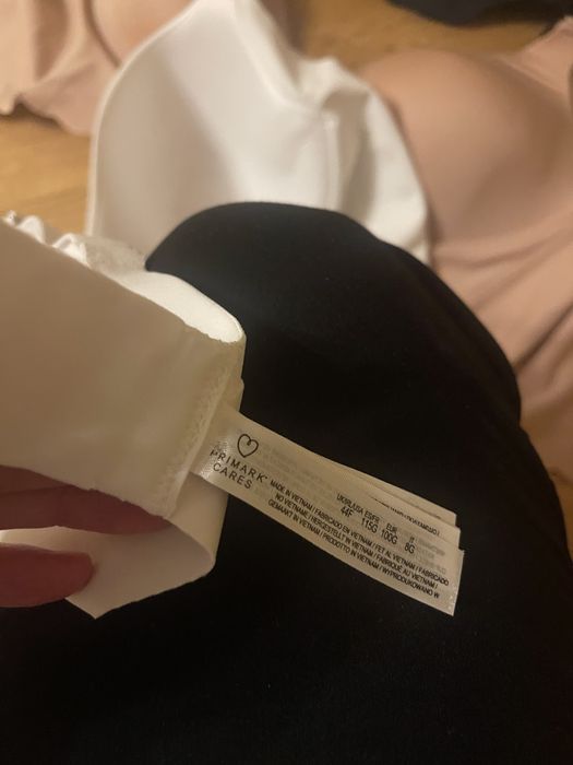 2 seturi sutiene marime  mare, marimea 110 e si 100 g