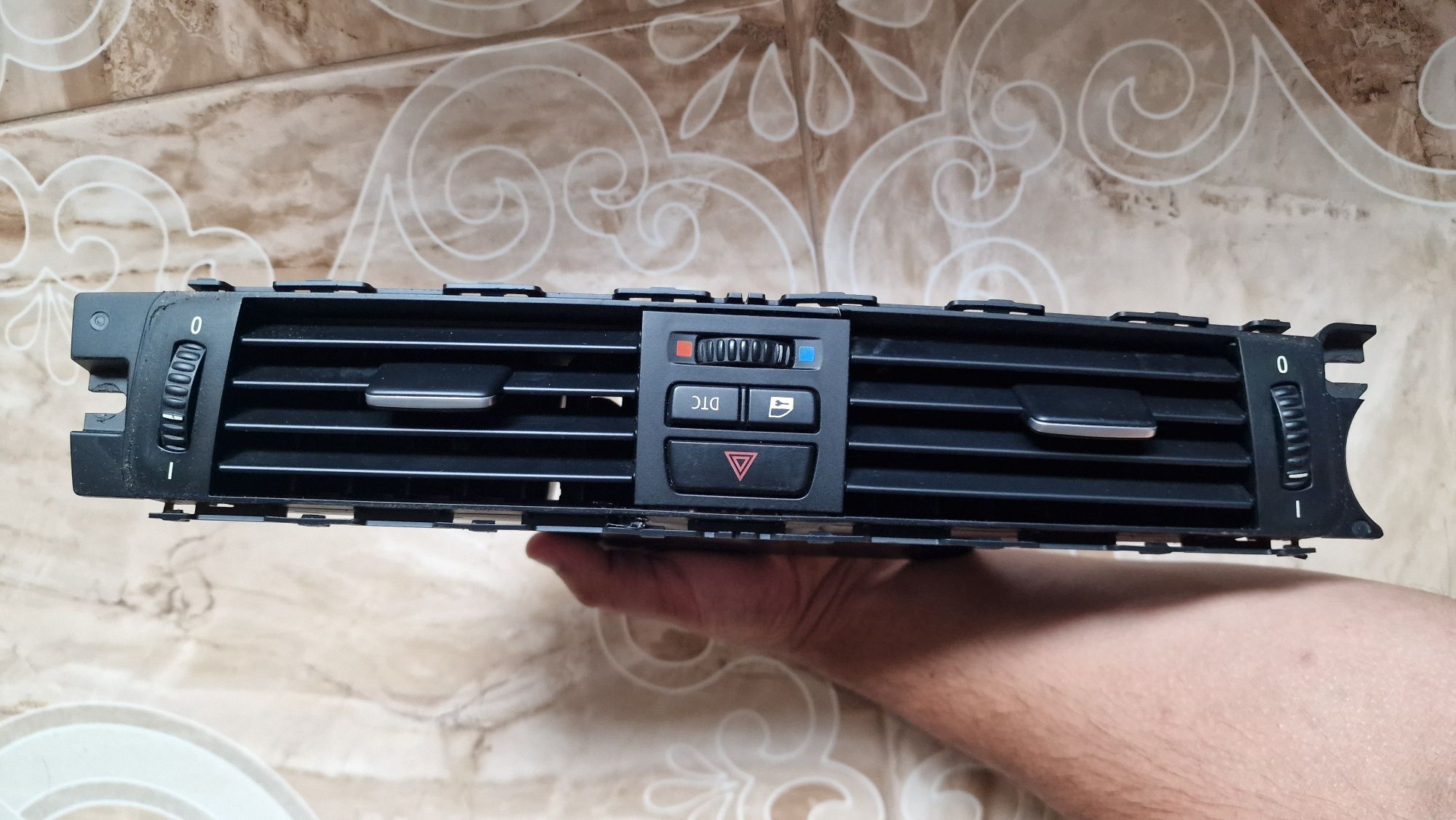 Vând grila ventilație BMW e90/91