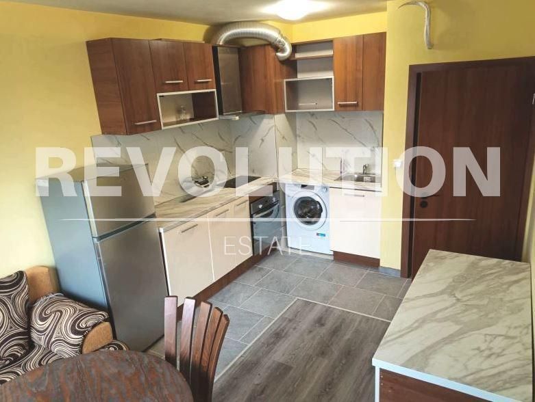 Двустаен апартамент в района на Левски!