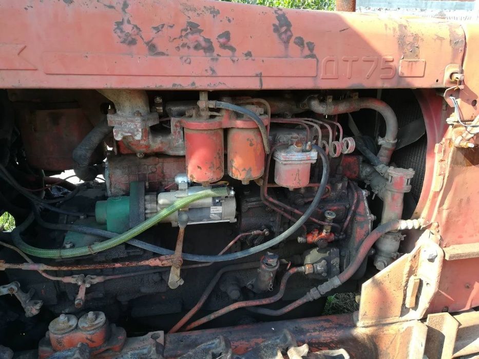 Верижен трактор ДТ 75 , булдозер