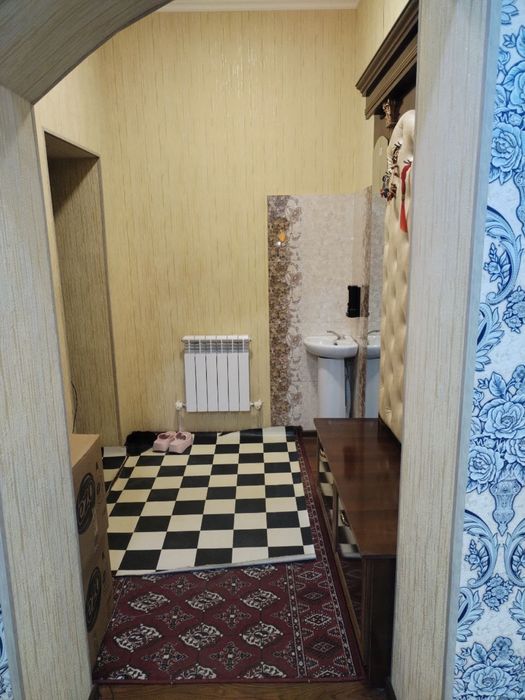 Urganch sh Ekstrenniy balnitsa yoni shovot kanali boʻyida 4 xonali kv