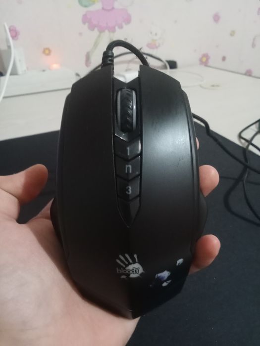 Игровая мышь Bloody V8M — отличное состояние, работает идеально
