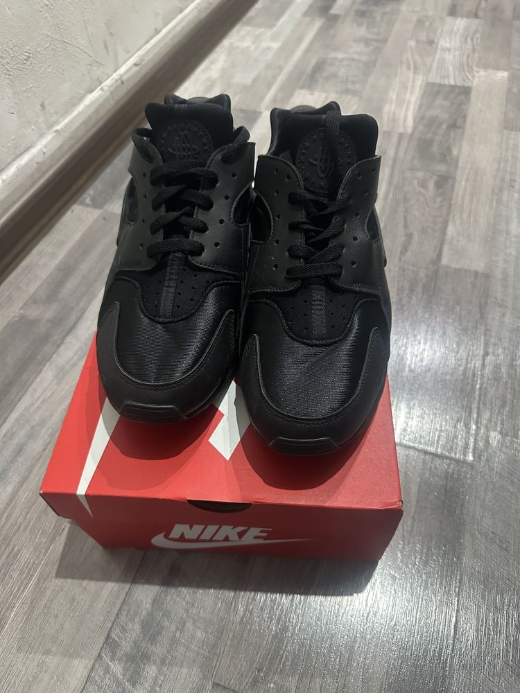 Nike Huareche оригинални 45 номер отговарят на 43