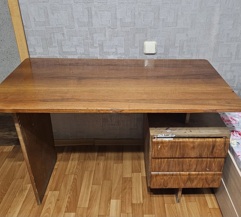 Стол в хорошем качестве